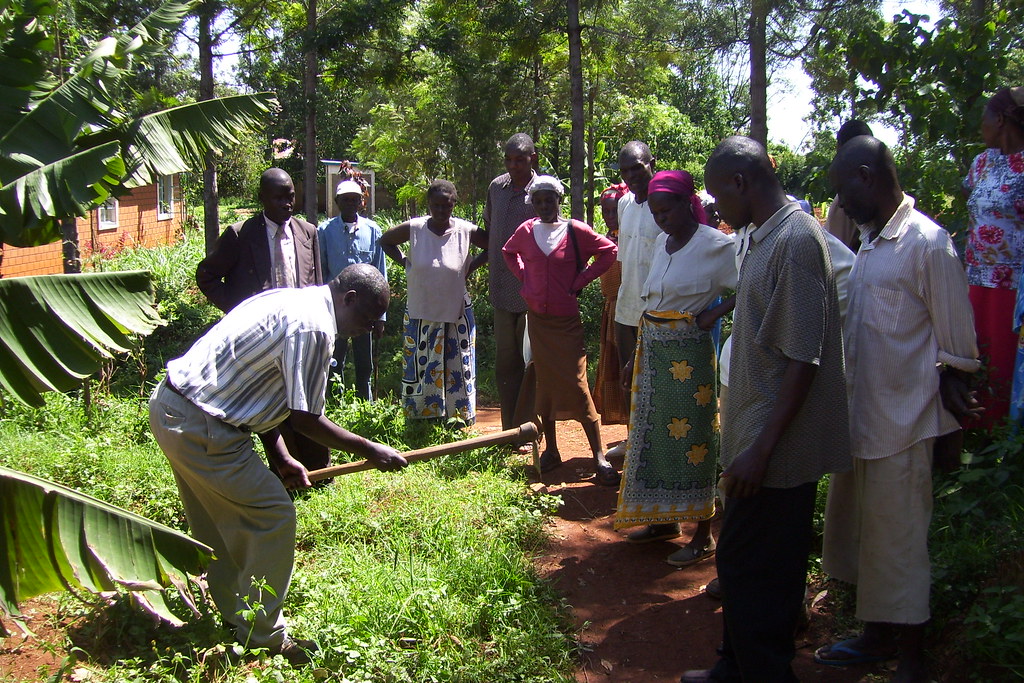 Caleb Omolo teaching erosion control, Rongo, Kenya Flickr