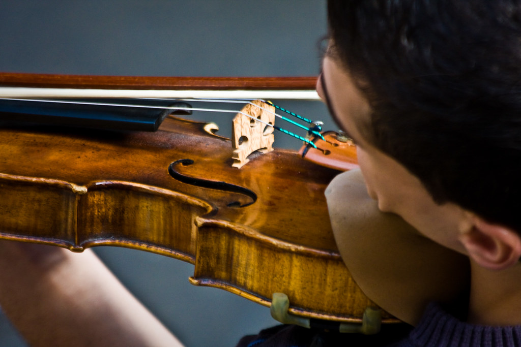 Playing Violin A man plays a violin downstairs in London's… Flickr