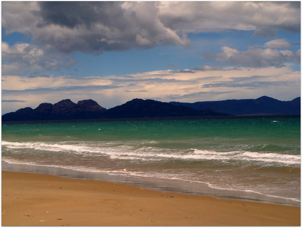 Oyster Bay, Swansea, Tasmania Looking across the bay to Fr… Flickr