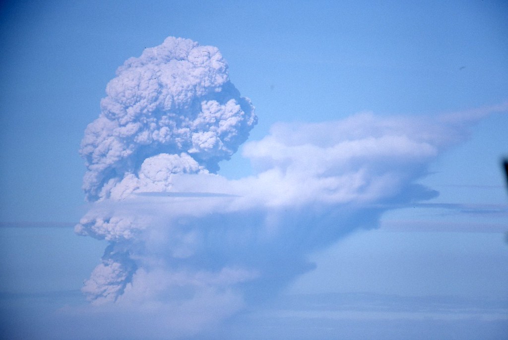 Mount St Helens eruption from Mount Hood, Oregon from the … Flickr