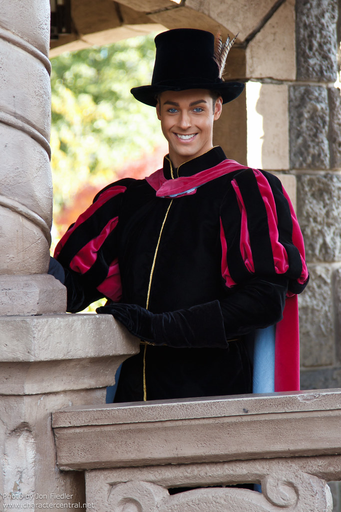 DLP Halloween 2010 Prince Phillip waits to make his entr… Flickr