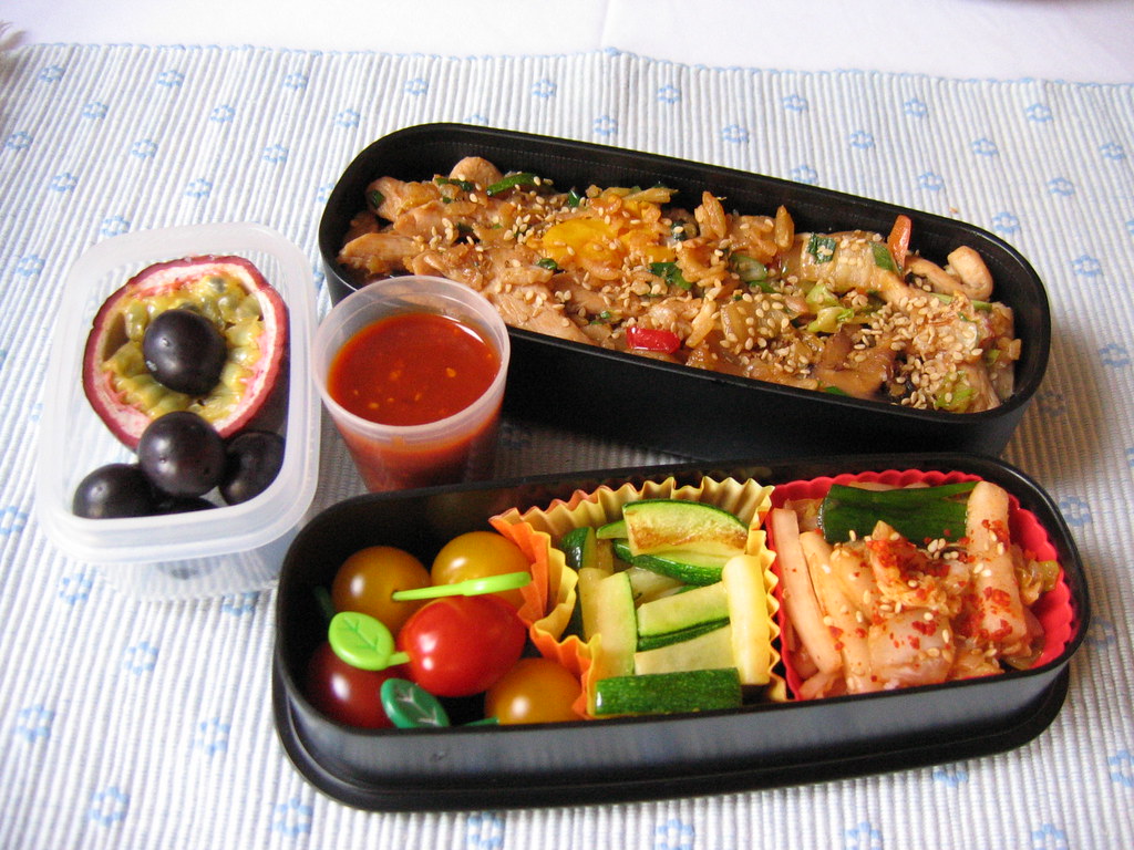 Bento_090323 Korean Bento Main course is a leftover Bibimb… Flickr