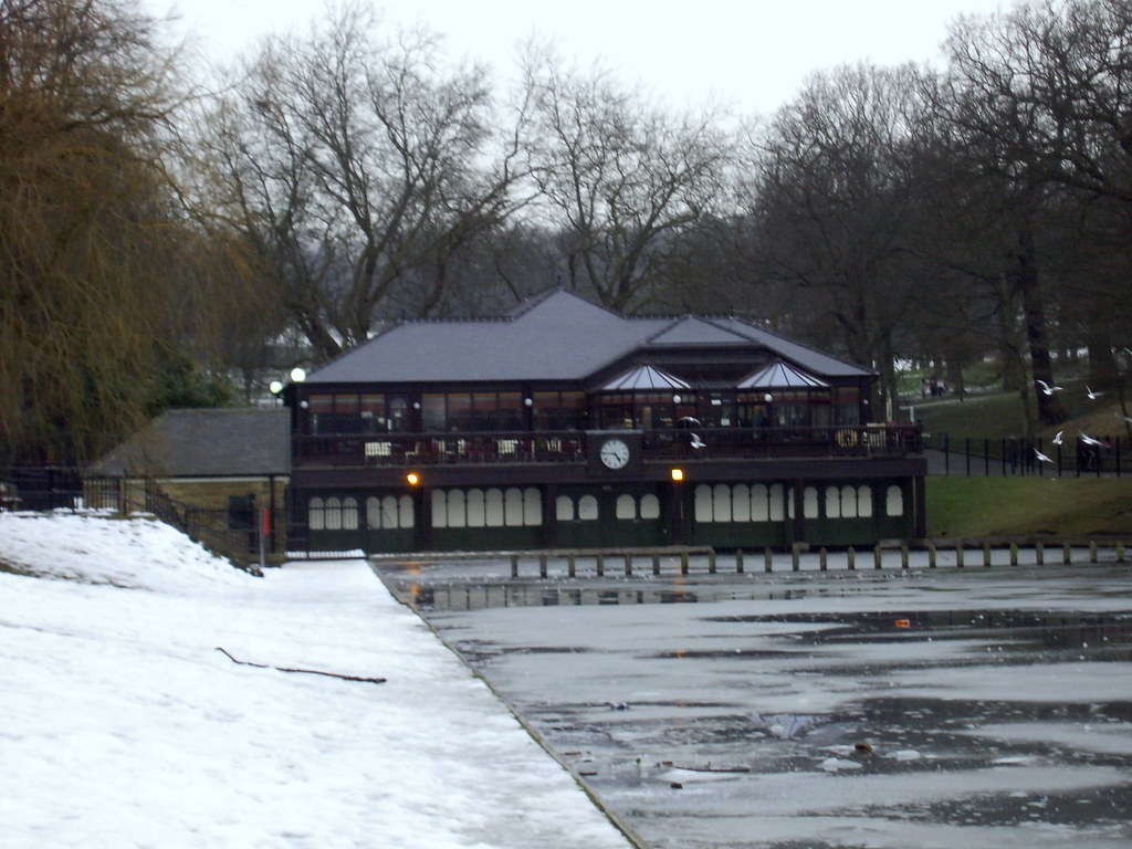 Lakeside Cafe, Roundhay Park Surrounded by snow and ice. T… Flickr