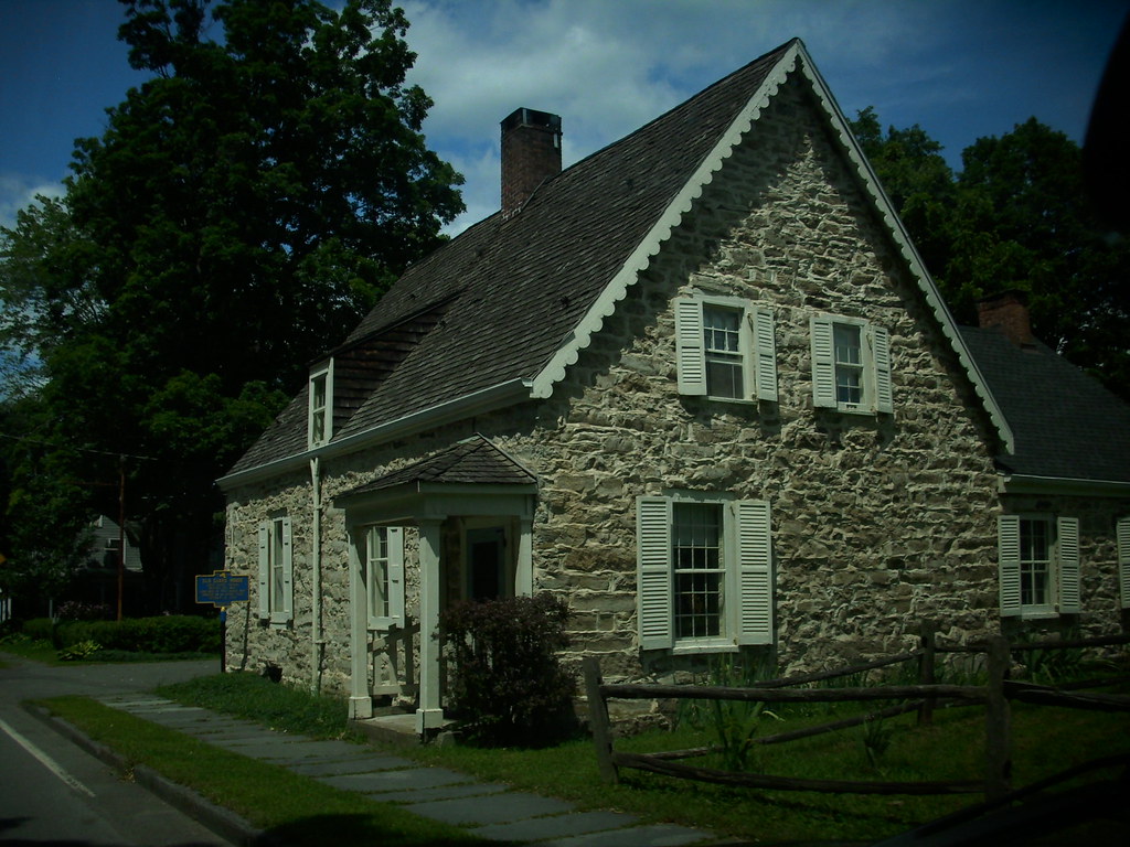 HURLEY NY AUG 2009 An old stone house on Main street. RICHIE W Flickr