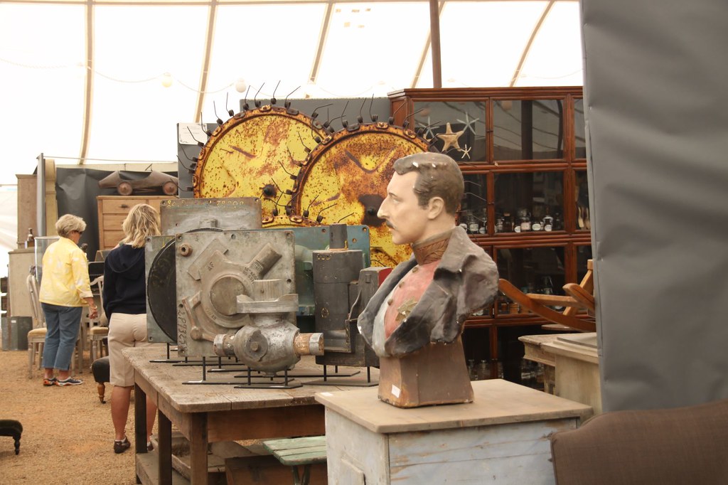 Big Red Barn, Round Top, TX AntiqueWeekend, AntiqueWeeke… Flickr