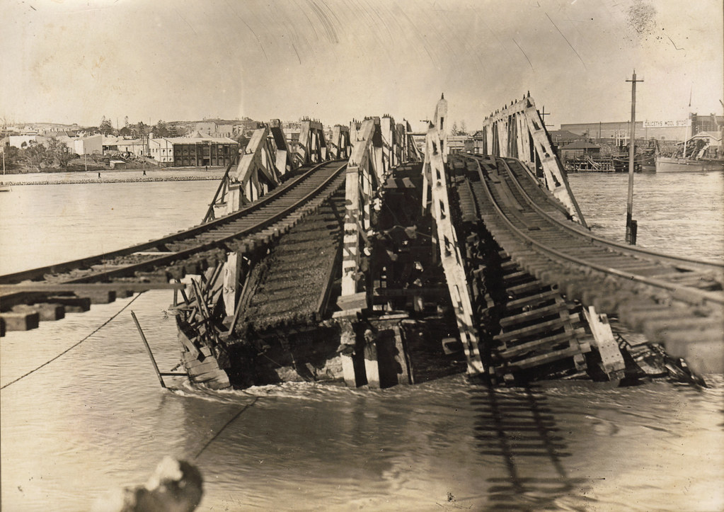 Fremantle Bridge Collapse, 22 July 1926 After the floods o… Flickr