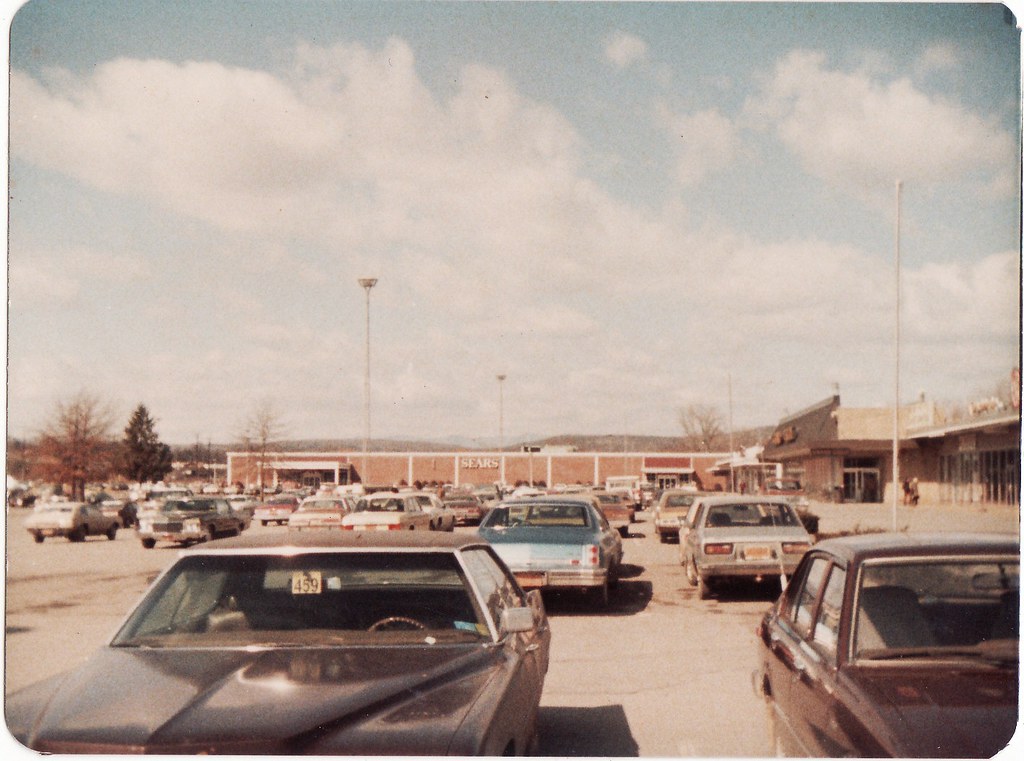 THE KINGSTON PLAZA IN DEC 1979 Seen In uptown Kingston NY … Flickr