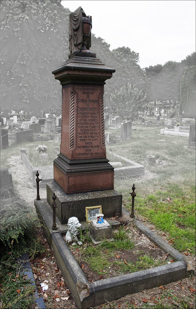 Witton Cemetery 6/09 (ek59) Monument to Archie Hunter d.18… Flickr