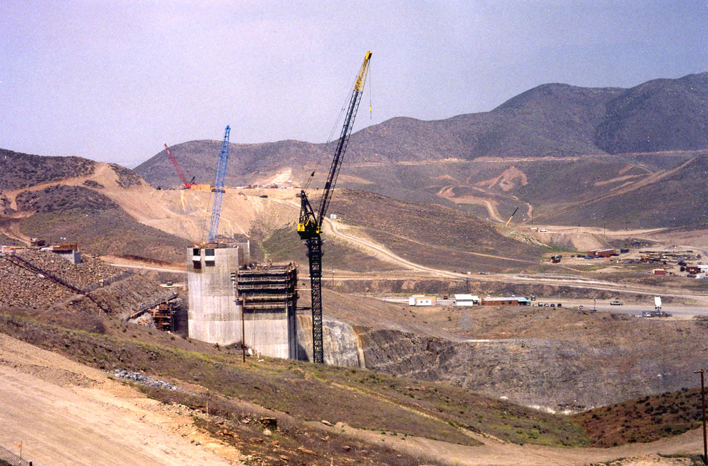 Diamond Valley Lake I/O Tower (under construction 1997) Flickr