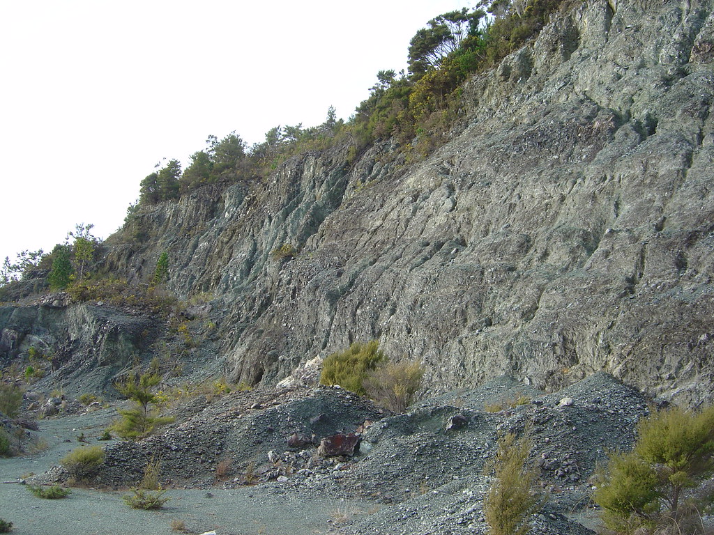 Serpentine Quarry in Nelson A keen mineral collector, I vi… Flickr