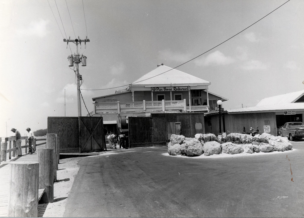 MM00008089 The Pier House Restaurant at 1 Duval Street cir… Flickr