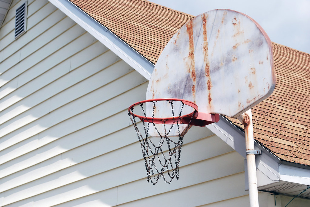 Vintage Basketball Hoop Classic midwestern basketball hoop… Flickr