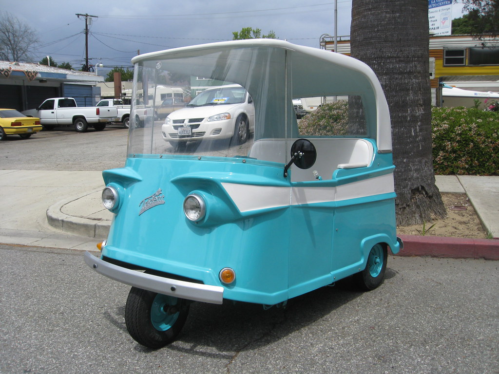 Taylor Dunn Trident 1960 Seen in La Verne, California. Flickr