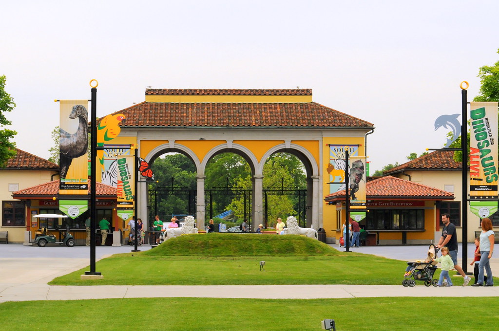 Brookfield Zoo, south entrance Valerie Flickr