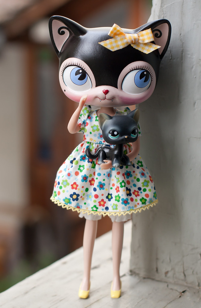 andrea the cat my latest custom doll! giant LPS head on a … Flickr