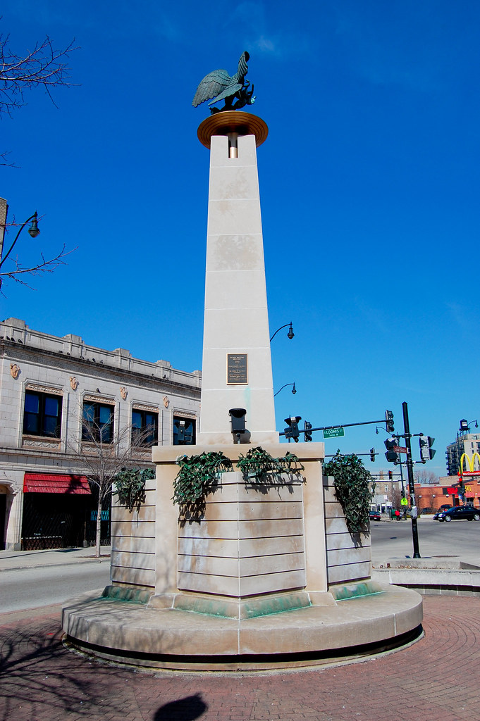 Tenochtitlan Plaza Eagle monument at Blue Island, 18th & L… Flickr