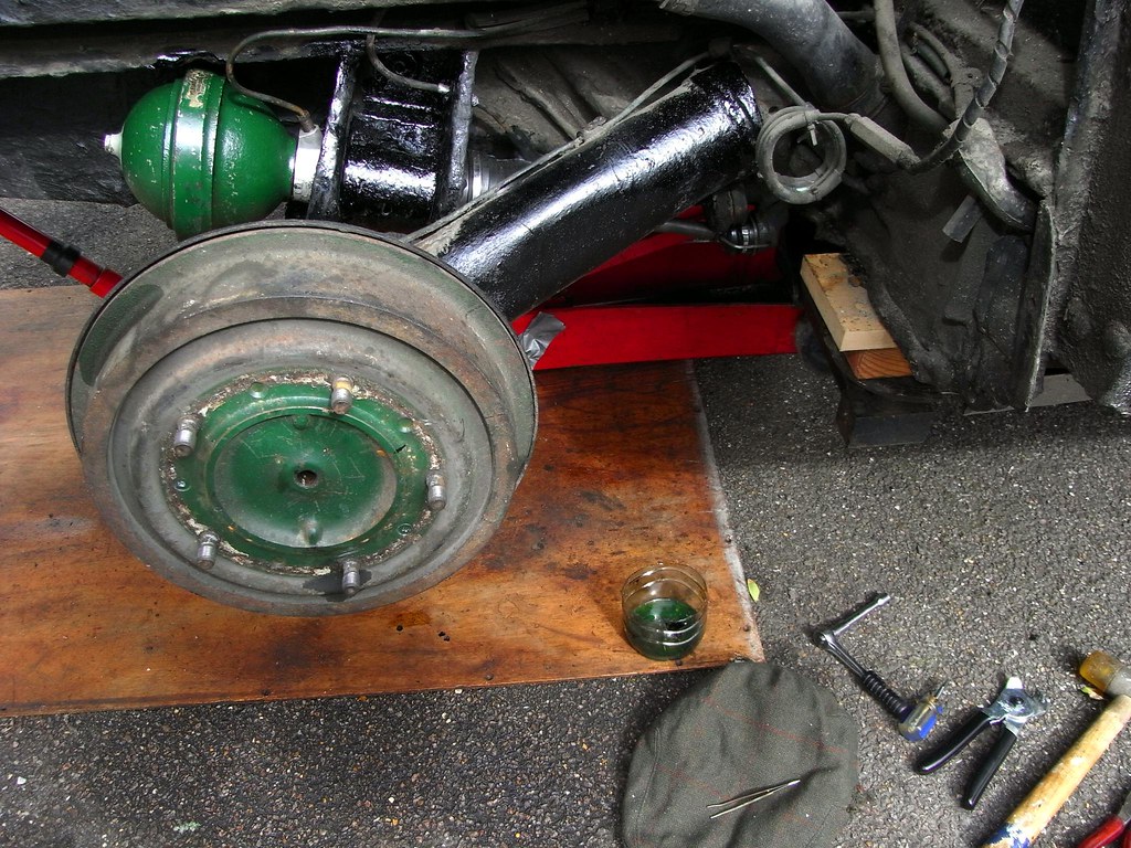 Citroen DS rear suspension rebuild Completed leak free ( h… Flickr