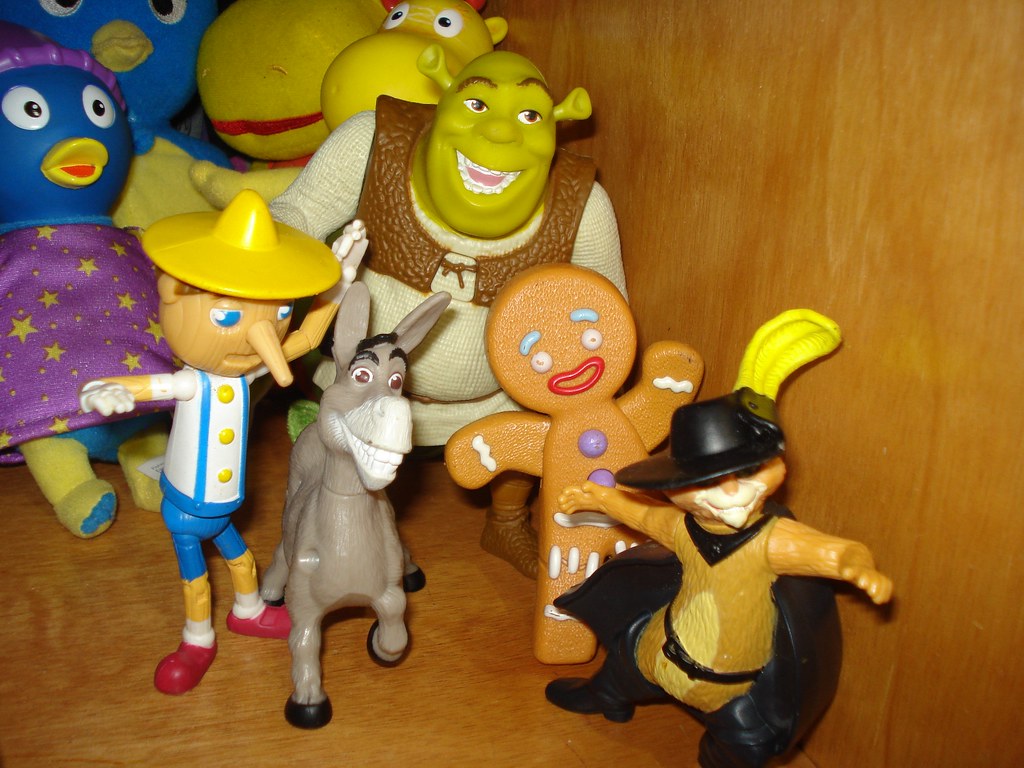 Shrek 2 McDonalds figures Today we were organizing Diana´s… Flickr