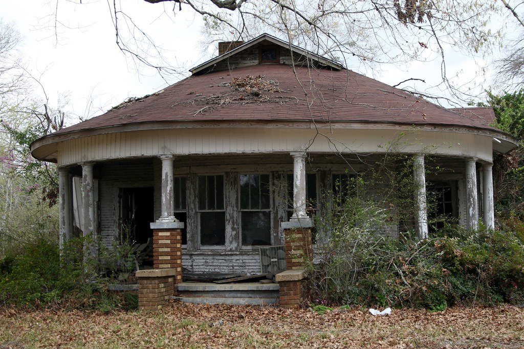 round porch of house near many, louisiana Exquisitely Bored in