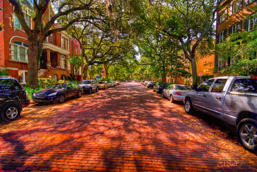 Looking East on Savannah's Jones Street The view down Jone… Flickr