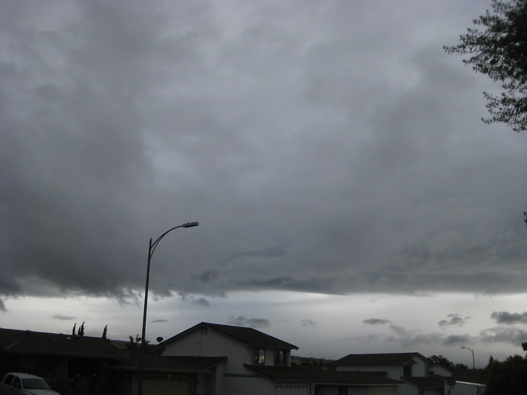 Heavy, Dark Nimbostratus Clouds A line of heavy rain cloud… Flickr