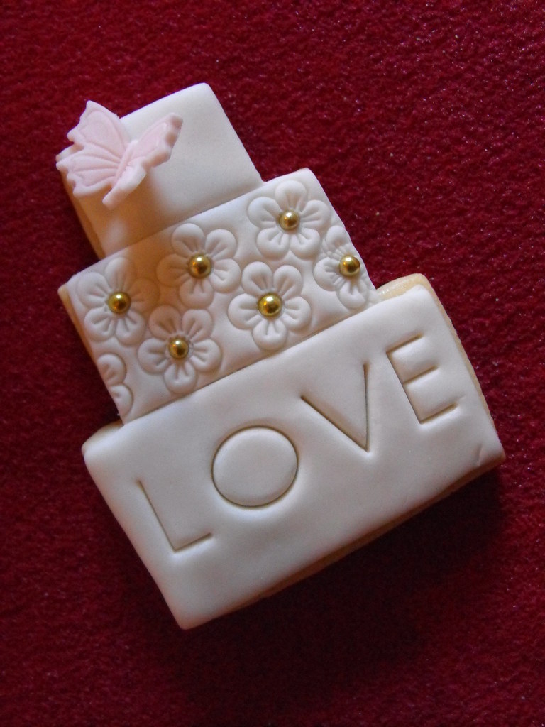 Wedding Cookies I thought that ToniItality's embossed cake… Flickr