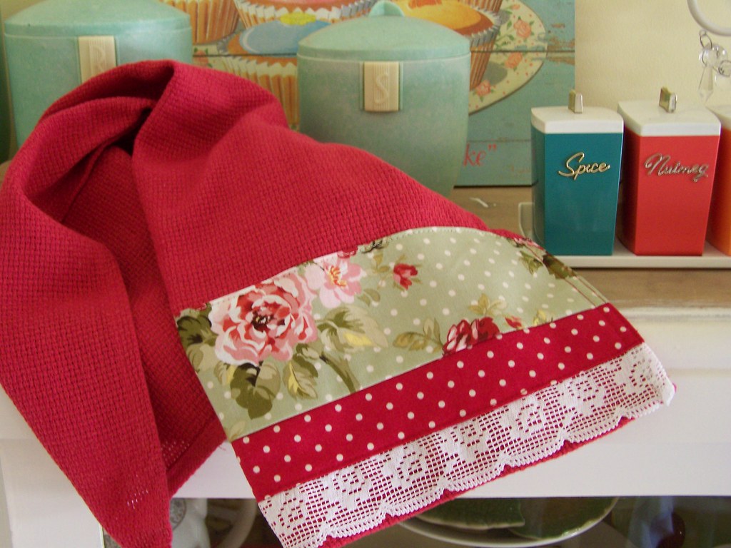 Retro red floral Decorative kitchen towel lace edged tea… Flickr
