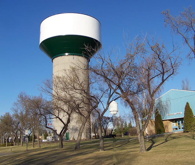SK10d294 Water Towers, Kindersley SK 2010 New town water t… Flickr