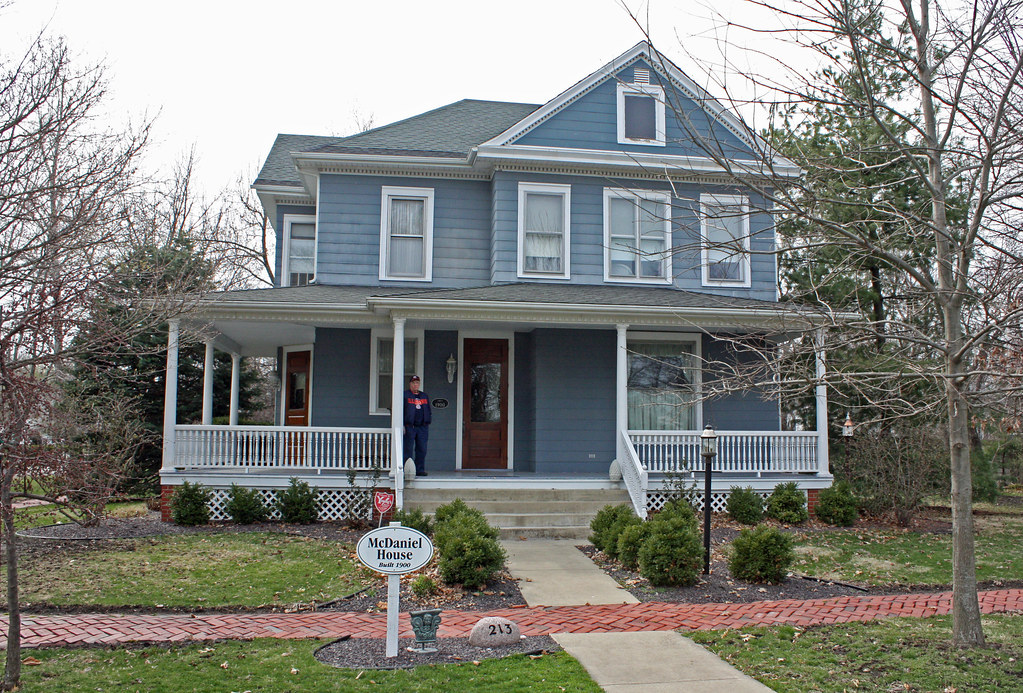 Buffalo IL McDaniel House We begin our tour of Buffalo a… Flickr