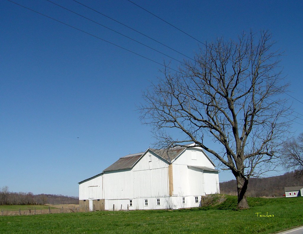 White Barn on Ohio SR 266 A large white barn sitting along… Flickr