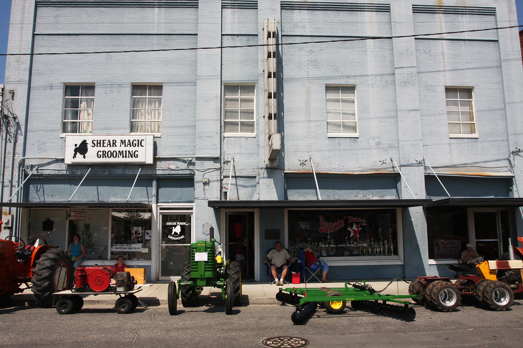 NC Pickle Festival_Mt Olive_4.25.09 Festival goers enjoy l… Flickr