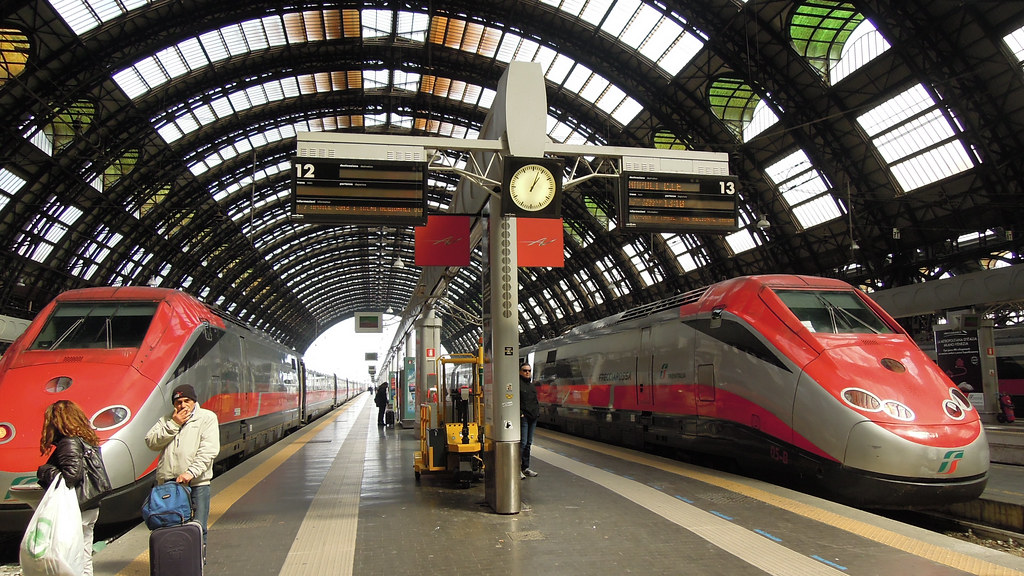 Trenitalia Frecciarossa highspeed train 9529 to Napoli Ce… Flickr