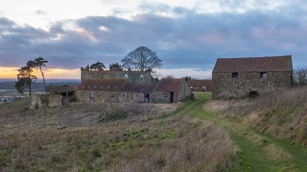 Castle Farm, Viking Way, Lincolnshire Wolds Mike Pickwell Flickr