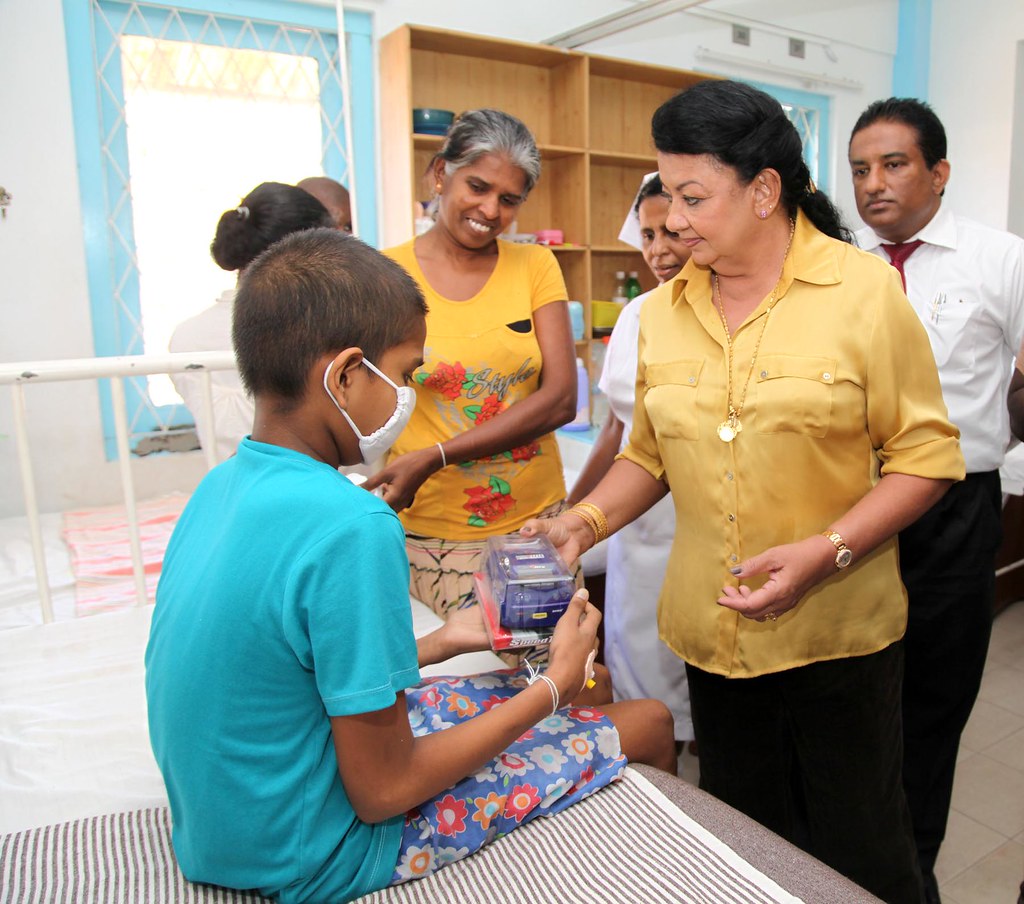 Medical Equipment for Maharagama Cancer Hospital First Lad… Flickr