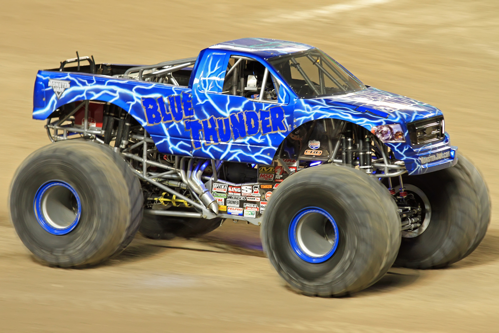 Blue Thunder racing The Blue Thunder monster truck competi… Flickr
