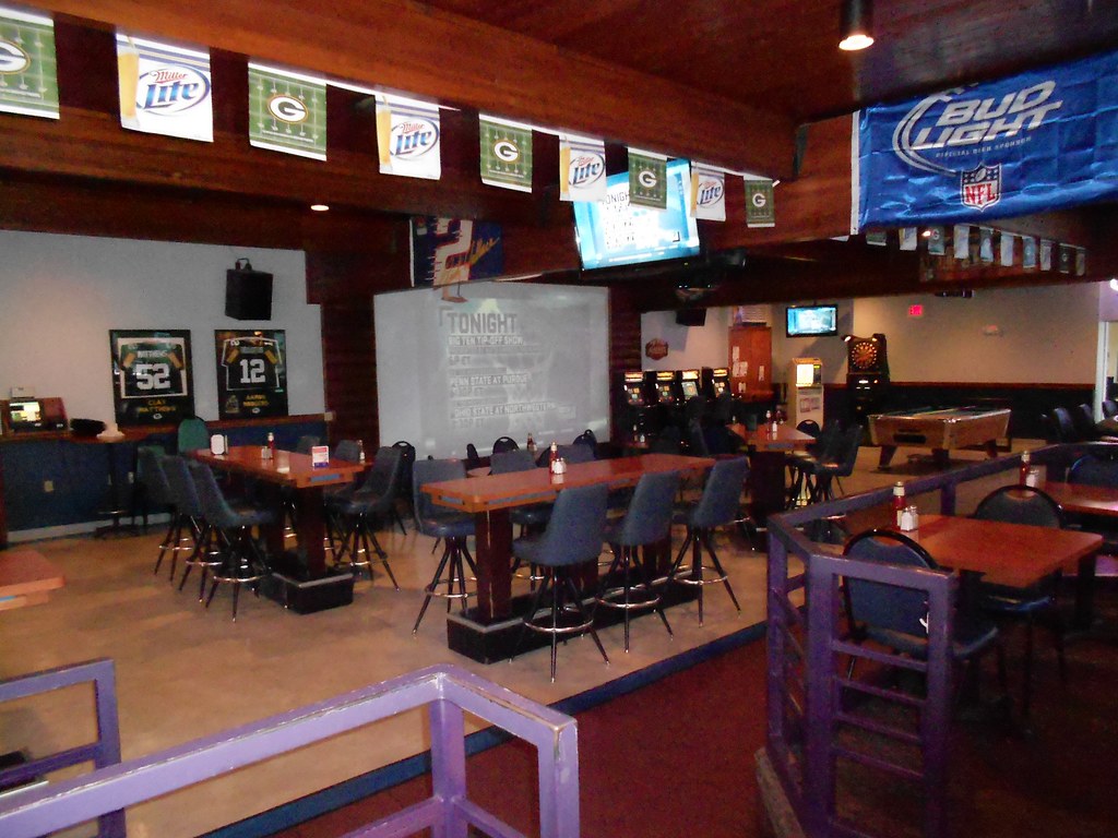 Sports Bar at Features Sports Bar and Grill in West Salem Flickr