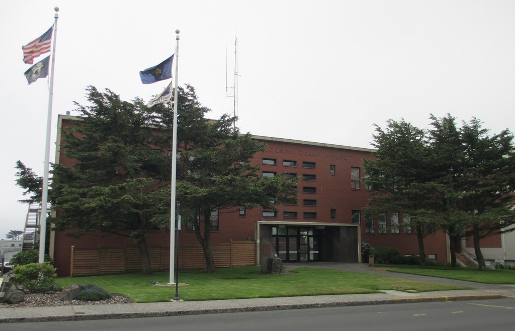 Lincoln County Courthouse (Newport, Oregon) The Lincoln Co… Flickr