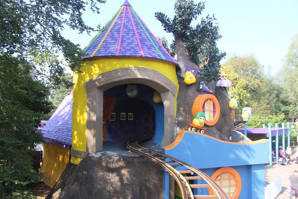 The Tree Top adventure bug ride at CBeebies Land The Tree … Flickr