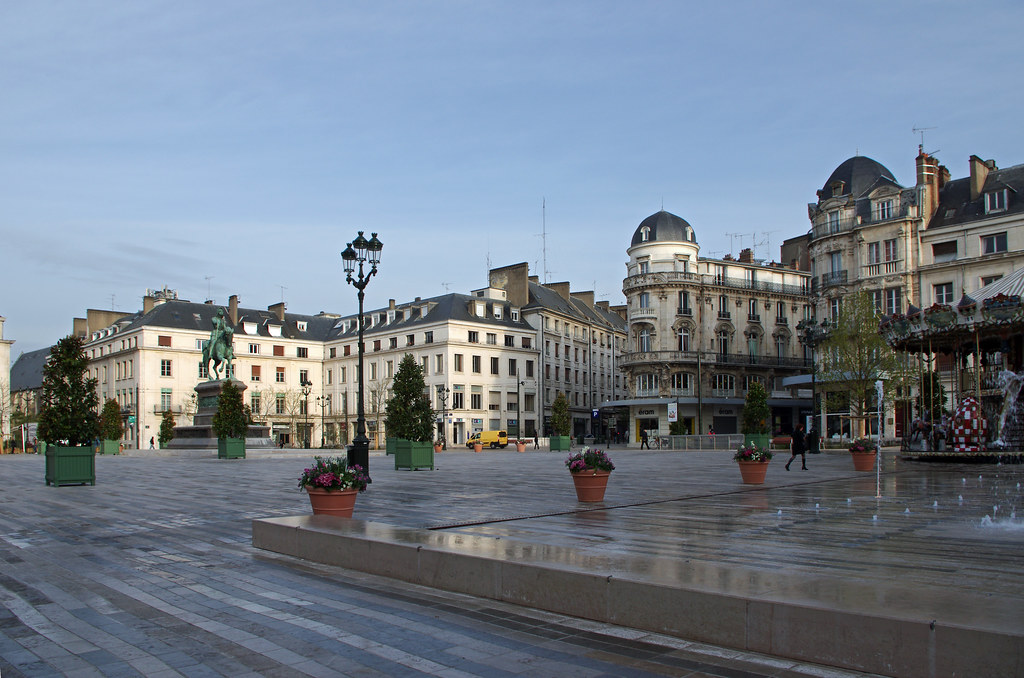 Orléans (Loiret) Orléans (Loiret). Place du Martroi. Le no… Flickr