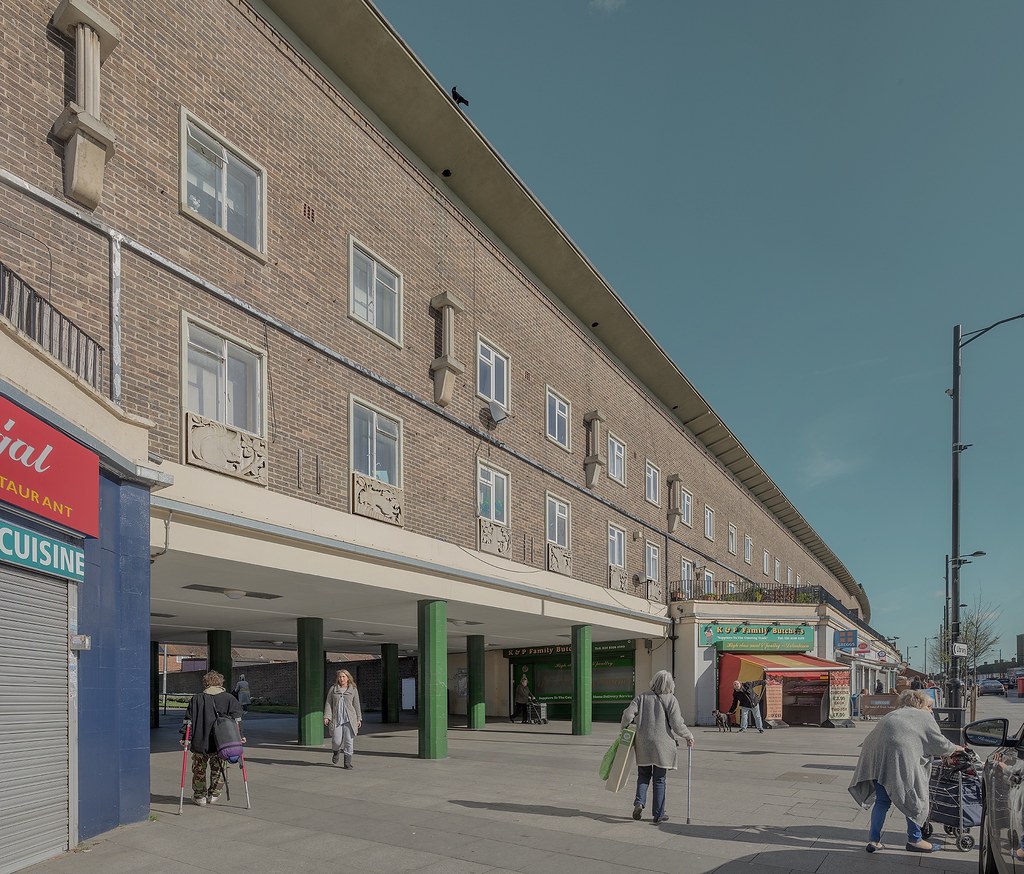 the broadway, debden estate 2017 architect frederick gibb… Flickr