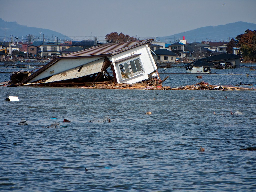 Destroyed House in the Flood of Sunken Street Light Floati… Flickr