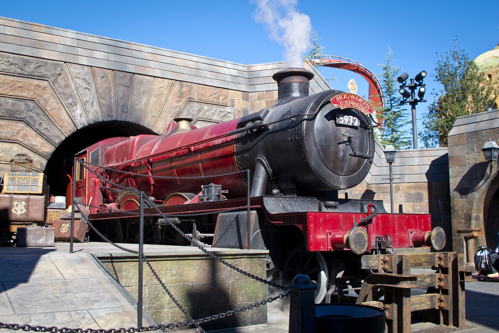 Hogwarts Express The lovely Hogwarts Express near the fron… Flickr