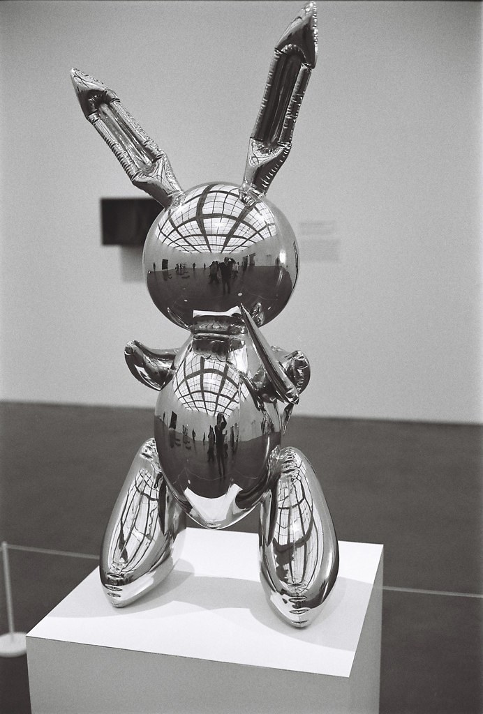 Silver Bunny by Jeff Koons On show at the Chicago MCA