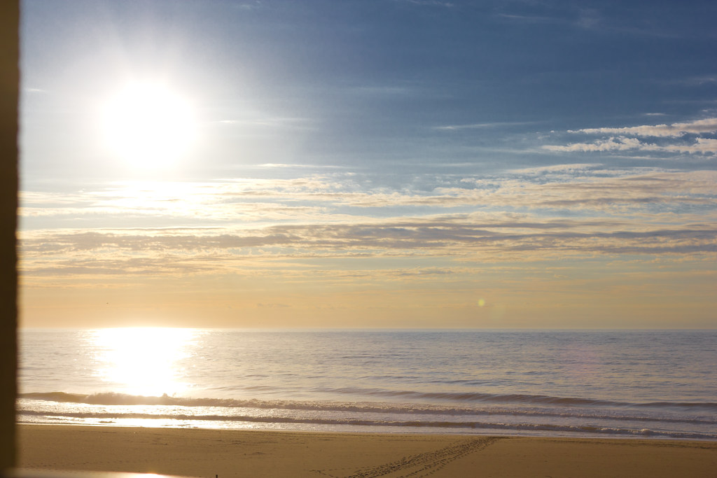 Bright Morning Sun Early morning sun glistening over the o… Flickr
