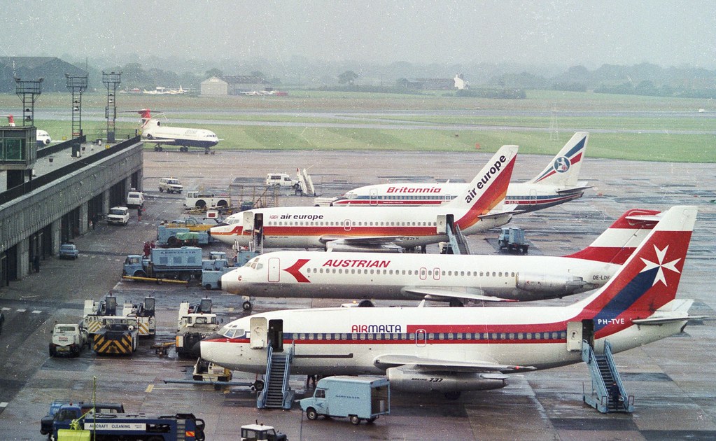 Boeing 7372K2 PHTVE Air Malta. Manchester, July 1982 Flickr