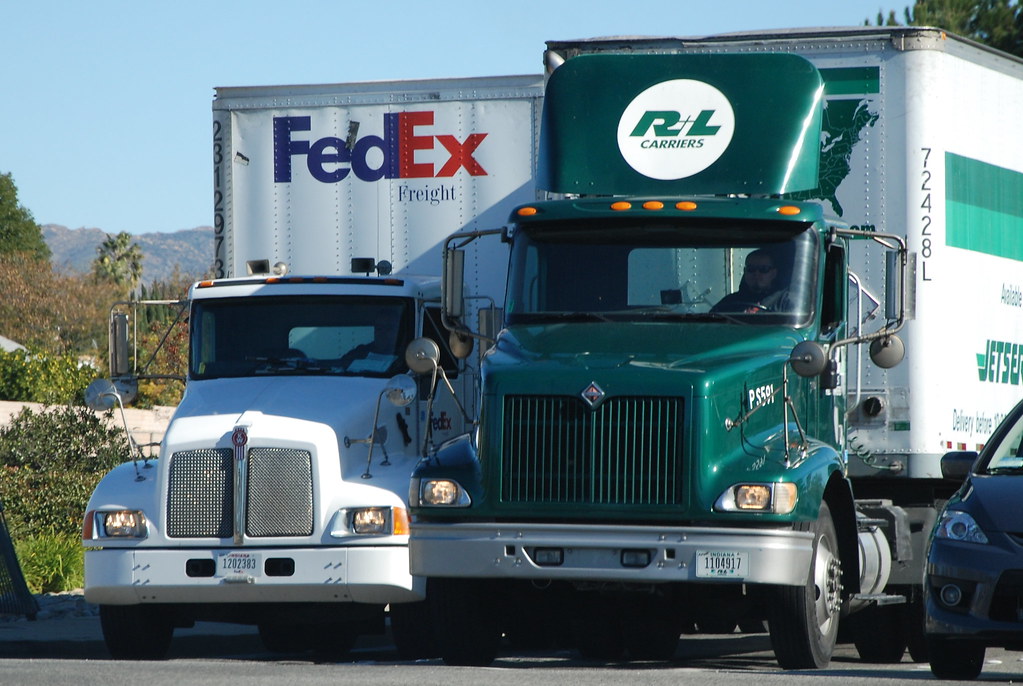 FEDEX FREIGHT KENWORTH BIG RIG TRUCK & R+L CARRIERS IN… Flickr