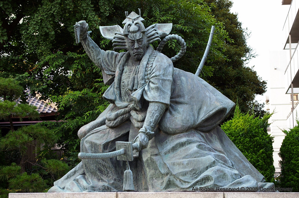 Samurai Warrior outside Sensōji Temple This statue honors… Flickr