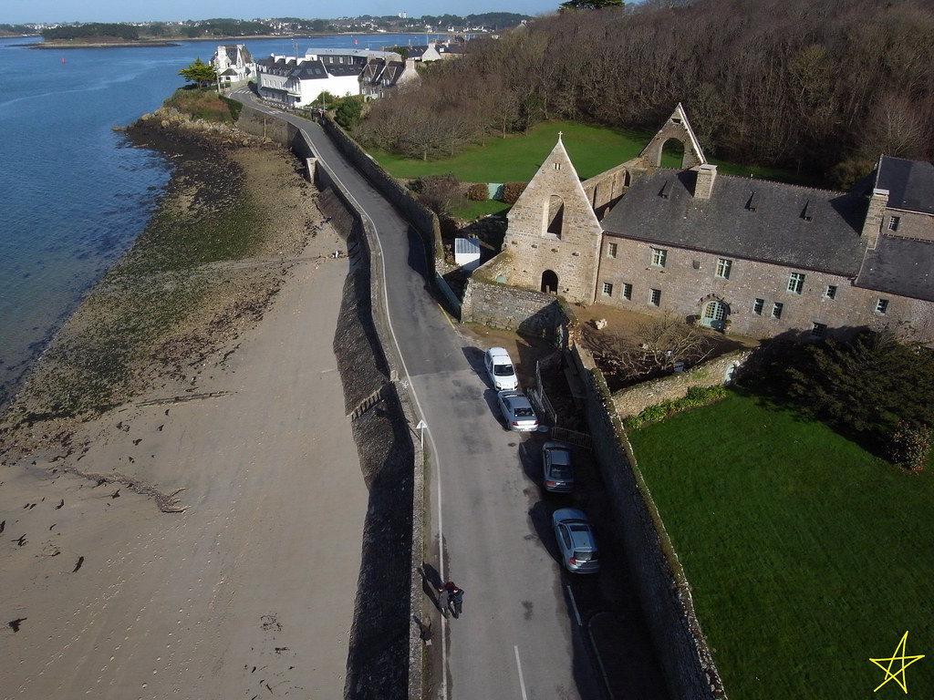 Landéda, l'abbaye de la Baie des Anges Photo réalisée avec… Flickr