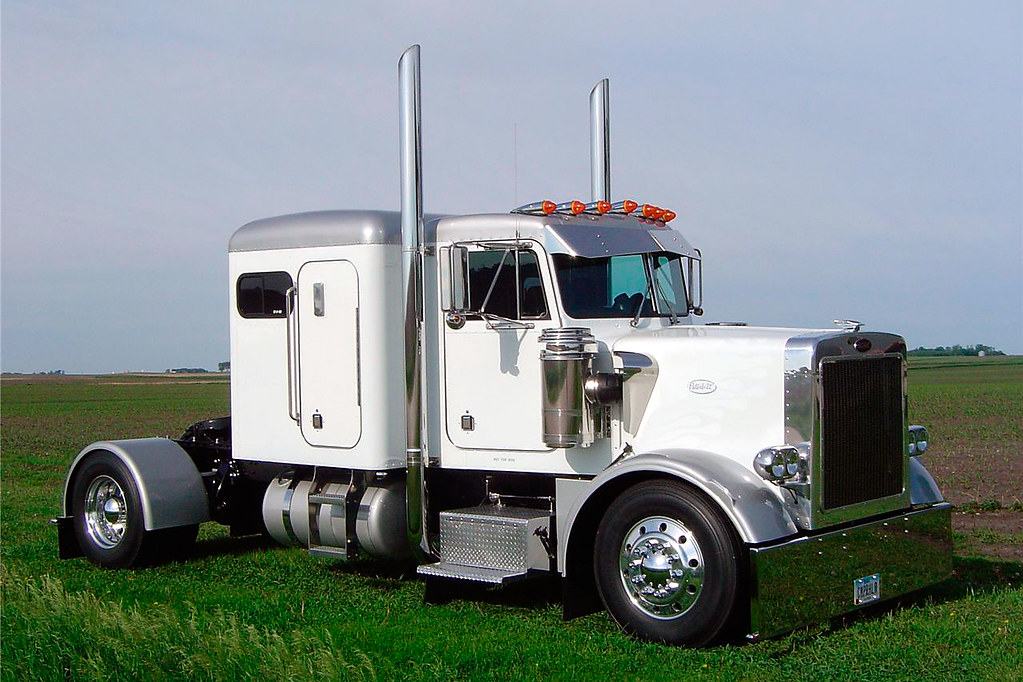 1979 Peterbilt 359 205"wb, 300hp. Should be a 289 since it… Flickr