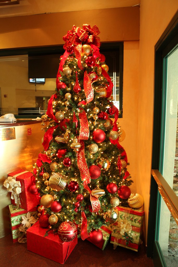 Red and Gold Christmas Tree Red and Gold 9ft Christmas tre… Flickr